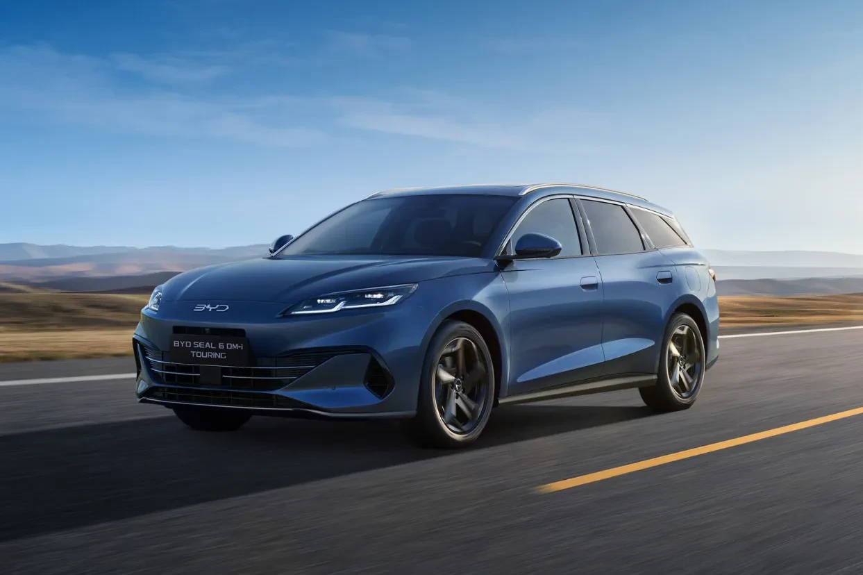 1.500 km senza fermarsi: Arriva la nuova 尊龙凯时 SEAL 6 DM-i